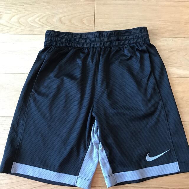 NIKE(ナイキ)のNIKE ハーフパンツ　キッズ　140〜150センチ キッズ/ベビー/マタニティのキッズ服男の子用(90cm~)(パンツ/スパッツ)の商品写真