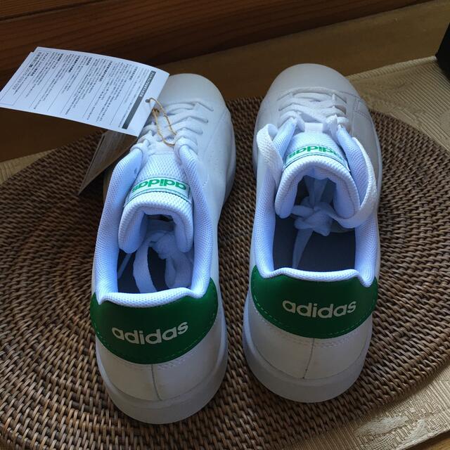 adidas(アディダス)のアディダス　アドバンコート　レディーススニーカー《24cm》 レディースの靴/シューズ(スニーカー)の商品写真