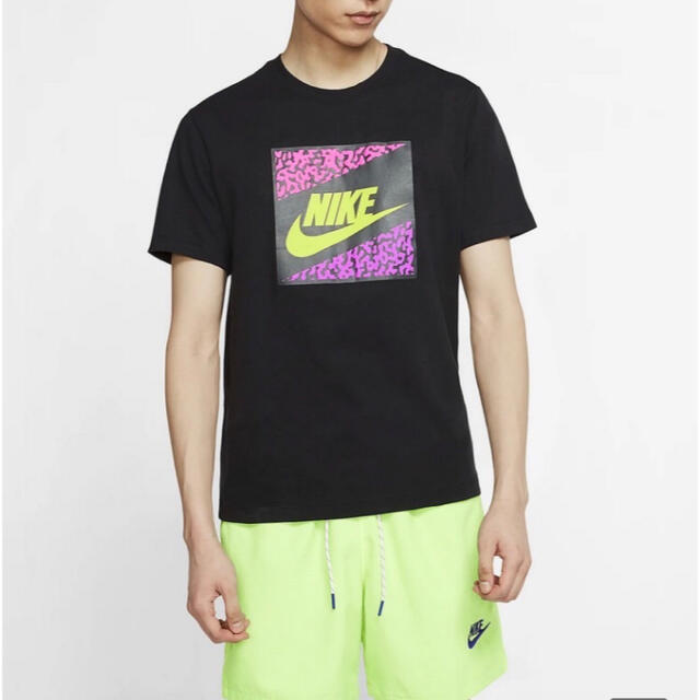 NIKE(ナイキ)の専用！《新品》海外限定 NIKE  グラフィック Tシャツ us L メンズのトップス(Tシャツ/カットソー(半袖/袖なし))の商品写真