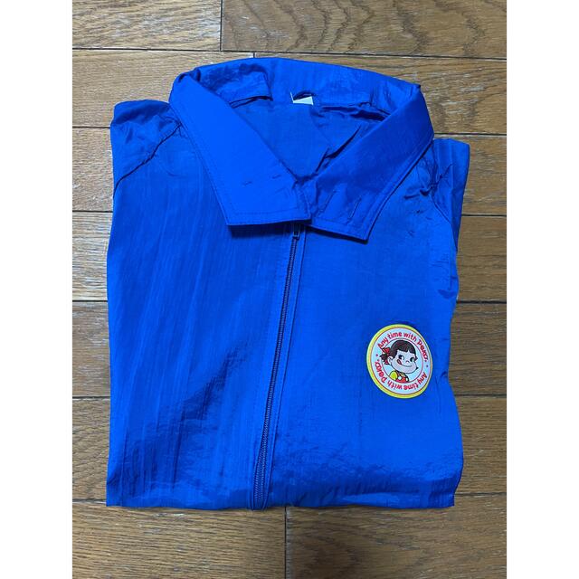 不二家(フジヤ)のペコちゃんの青のウィンドブレーカー レディースのジャケット/アウター(ナイロンジャケット)の商品写真