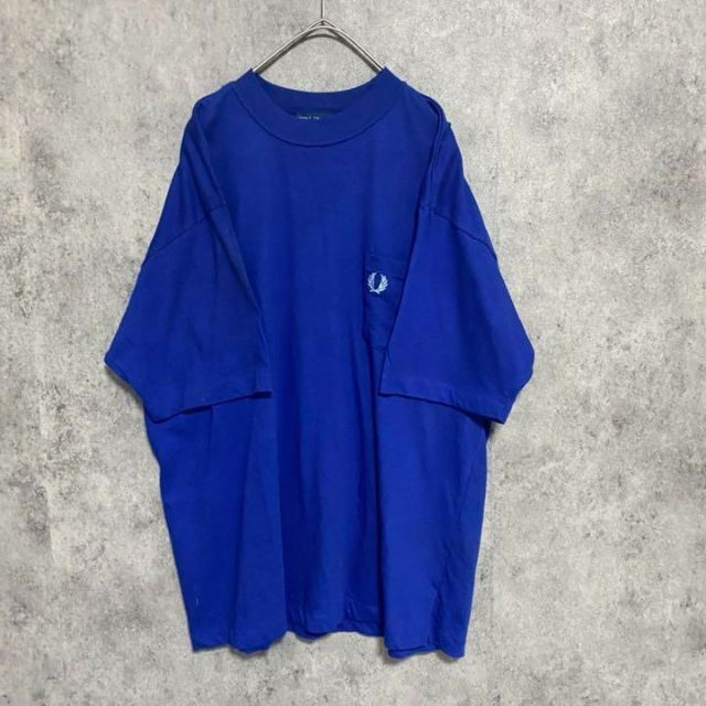 FRED PERRY(フレッドペリー)の90s フレッドペリー　tシャツ シングルステッチ　半袖　青　刺繍　古着　F2 メンズのトップス(Tシャツ/カットソー(半袖/袖なし))の商品写真