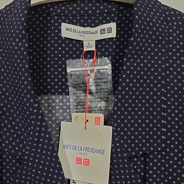 UNIQLO(ユニクロ)の新品 未使用 ユニクロ イネス レーヨンオープンカラーシャツ ドット 紺 L レディースのトップス(シャツ/ブラウス(半袖/袖なし))の商品写真