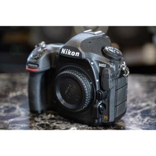 ニコン(Nikon)のNikon D850 ニコン純正MB-D18＋BL5(デジタル一眼)