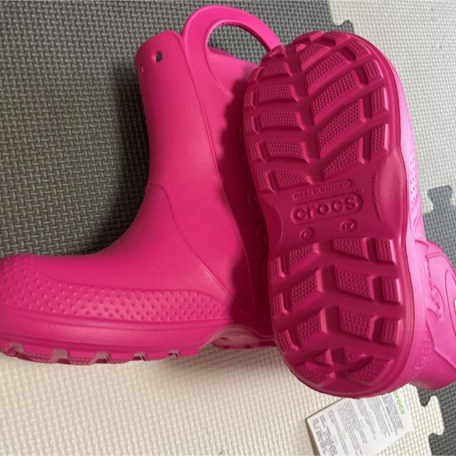 crocs(クロックス)のクロックス 長靴 ピンク/サイズ20センチ/新品未使用 キッズ/ベビー/マタニティのキッズ靴/シューズ(15cm~)(長靴/レインシューズ)の商品写真