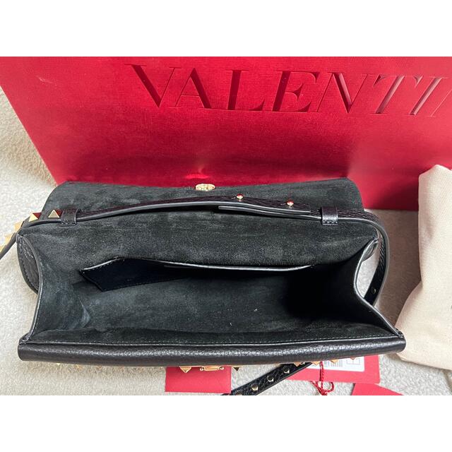 VALENTINO(ヴァレンティノ)の超美品。ヴァレンティノ　VALENTINO  スタッズ　ショルだーバッグ黒 レディースのバッグ(ショルダーバッグ)の商品写真