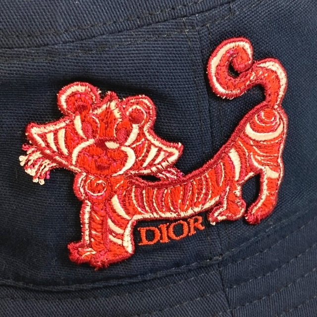 Dior(ディオール)のディオール Dior ケニー シャーフ  刺繍 タイガーパッチ バケットハット 帽子 ハット コットン ブルー 美品 レディースの帽子(ハット)の商品写真