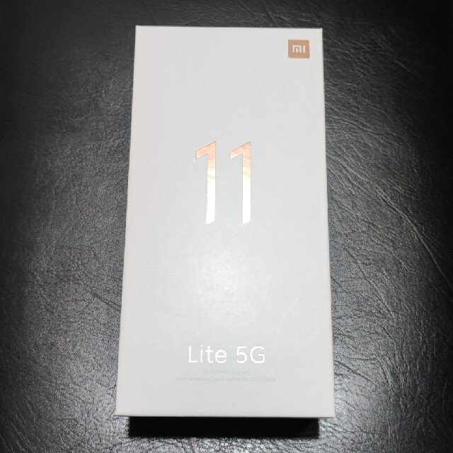 6GB色Xiaomi Mi 11 Lite 5G美品。純正ケース未使用、保護シート類多数