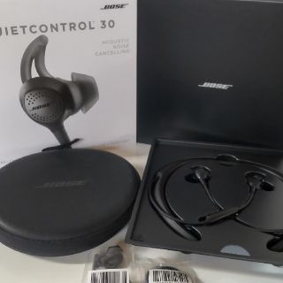 ボーズ(BOSE)のBOSE quietcontrol30 ボーズワイヤレスヘッドフォン　ジャンク(ヘッドフォン/イヤフォン)