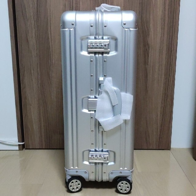 メルセデス・ベンツ オリジナルアルミスーツケース 新品未使用の通販 by uiro1112's shop｜ラクマ