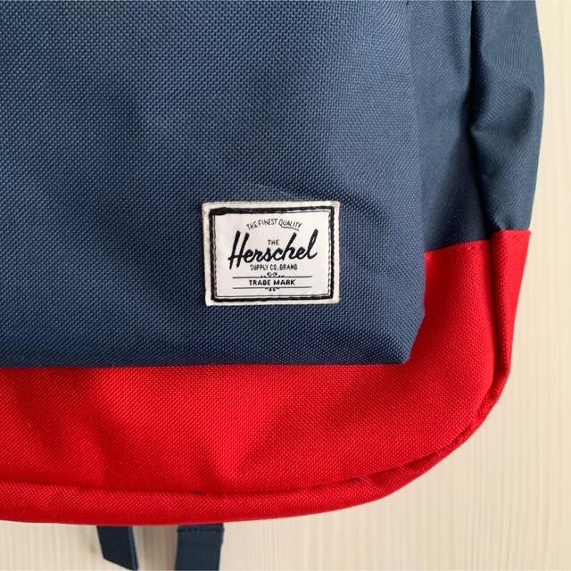 HERSCHEL(ハーシェル)のハーシェルサプライ　リュック  バックパック　ネイビー　レッド レディースのバッグ(リュック/バックパック)の商品写真