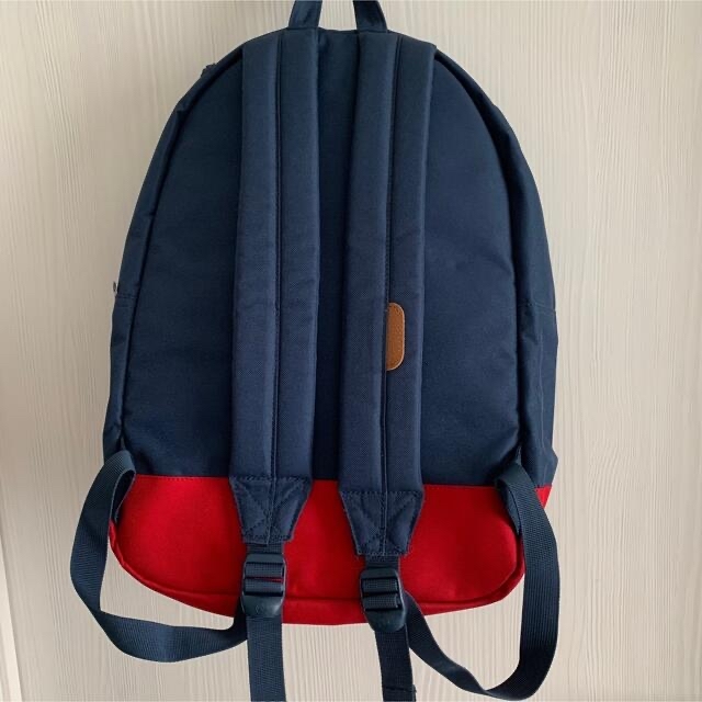 HERSCHEL(ハーシェル)のハーシェルサプライ　リュック  バックパック　ネイビー　レッド レディースのバッグ(リュック/バックパック)の商品写真