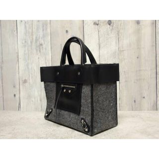 バレンシアガバッグ(BALENCIAGA BAG)の専用正規品バレンシアガミニペーパーバッグフェルト黒(トートバッグ)