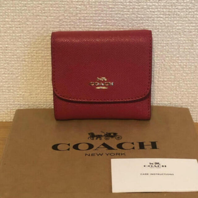 新品未使用 COACH コーチ シグニチャートゥルーレッド ３つ折り財布 折財布