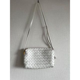 ボッテガヴェネタ(Bottega Veneta)のボッテガ　ヴェネタ　ショルダーバッグ　白(ショルダーバッグ)