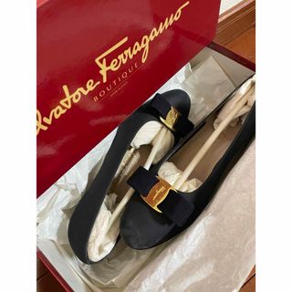 サルヴァトーレフェラガモ(Salvatore Ferragamo)のフェラガモ ヴァラ ネイビー ヌバックカーフ 23cm(ハイヒール/パンプス)