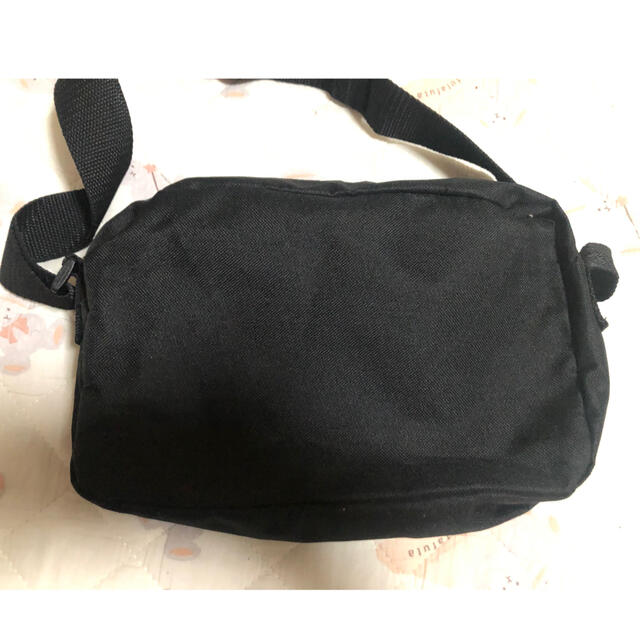 FILA(フィラ)のFILA フィラ　メッシュポケット付き ロゴショルダーバッグ レディースのバッグ(ショルダーバッグ)の商品写真