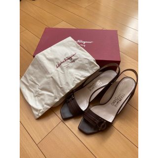 サルヴァトーレフェラガモ(Salvatore Ferragamo)のサルヴァトーレ　フェラガモ　パンプス　サンダル　夏　大人　上品(サンダル)