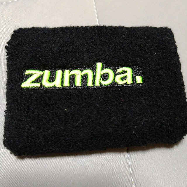 Zumba(ズンバ)の確認用　USED　Zumba ズンバ　リストバンド5点　JWI購入正規品 スポーツ/アウトドアのトレーニング/エクササイズ(トレーニング用品)の商品写真