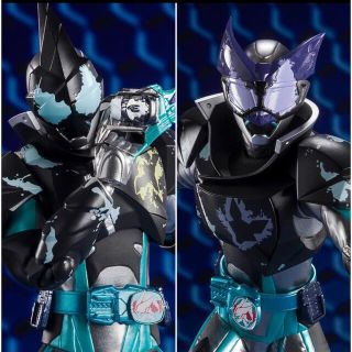 バンダイ(BANDAI)のフィギュアーツ 仮面ライダーエビル バットゲノム／ジャッカルゲノム　限定(特撮)