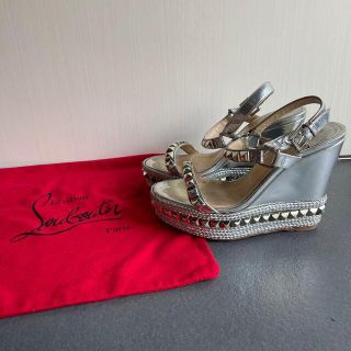 クリスチャンルブタン(Christian Louboutin)の専用　ルブタン  ウエッジ　サンダル　シルバー　スタッズ(サンダル)