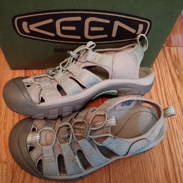 KEEN(キーン)のKEEN   レディース サンダル  23センチ  新品 箱あり レディースの靴/シューズ(サンダル)の商品写真