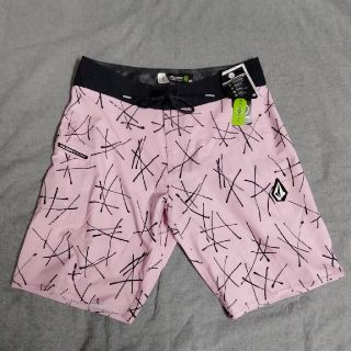 ボルコム(volcom)の最終値下げ　新品タグ付き　ボルコム　サーフパンツ　28インチ(水着)