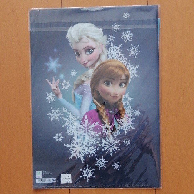 アナと雪の女王(アナトユキノジョオウ)の新品未開封　ディズニー　アナと雪の女王　クリアファイル2枚組 エンタメ/ホビーのおもちゃ/ぬいぐるみ(キャラクターグッズ)の商品写真