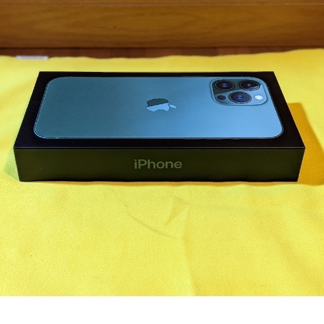 iPhone(アイフォーン)のiPhone13 Pro MAX 256GB グリーン SIMフリー 新品未開封 スマホ/家電/カメラのスマートフォン/携帯電話(スマートフォン本体)の商品写真
