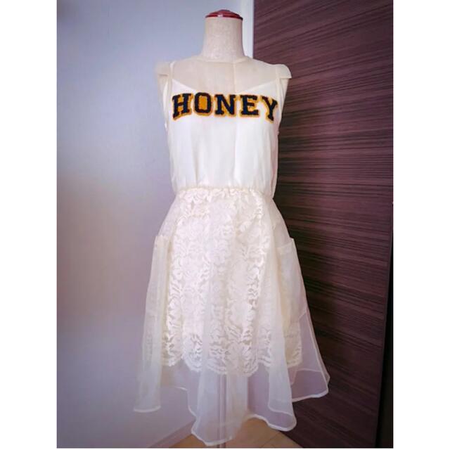 Honey mi Honey(ハニーミーハニー)のHoney mi Honey オーガンジー　刺繍入り　ワンピース　ベージュ レディースのワンピース(ひざ丈ワンピース)の商品写真