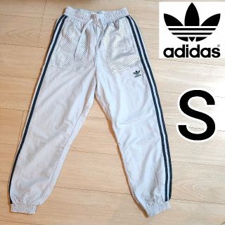 アディダス(adidas)のアディダス ライトグレー ウーブン トラックパンツ ジャージ ナイロンパンツ S(その他)