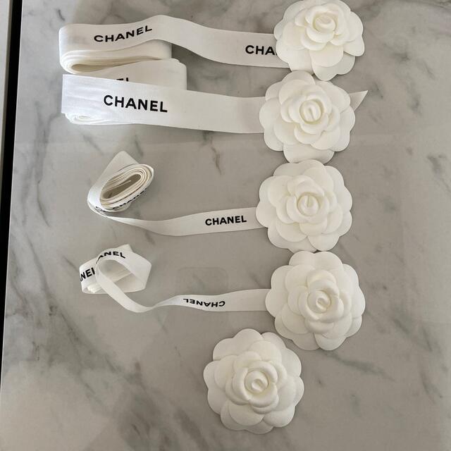 CHANEL(シャネル)のCHANEL カメリア　リボン レディースのアクセサリー(ブローチ/コサージュ)の商品写真