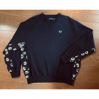 フレッドペリー(FRED PERRY)のフレッドペリー　FRED PERRY レディース花柄トレーナー　黒(トレーナー/スウェット)