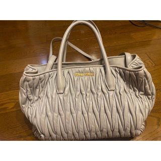 ミュウミュウ(miumiu)のmiu miuマテラッセレザー トートバッグ(トートバッグ)