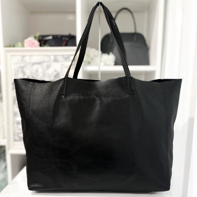 celine(セリーヌ)のセリーヌ　トートバッグ　黒　レザー　ホリゾンタルカバ　美品★ レディースのバッグ(トートバッグ)の商品写真