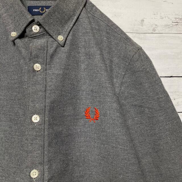 FRED PERRY(フレッドペリー)の【希少デザイン】フレッドペリー⭐︎刺繍ワンポイントロゴ　バイカラー ネルシャツ メンズのトップス(シャツ)の商品写真