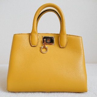 サルヴァトーレフェラガモ(Salvatore Ferragamo)のSalvatore Ferragamo☆Studio mini スタジオ バッグ(ハンドバッグ)