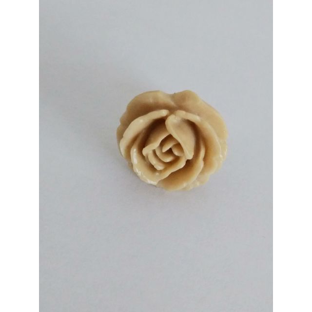 Plus Vendome - Plus Vendomeの薔薇のピンブローチの通販 by ラクマ