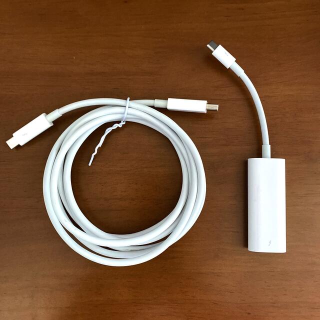 Mac (Apple)(マック)のThunderbolt 3（USB-C）Thunderbolt 2アダプタセット スマホ/家電/カメラのPC/タブレット(PC周辺機器)の商品写真