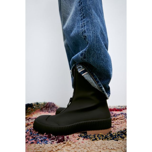 ZARA(ザラ)の新品ZARAフロントＺＩＰラバーブーツ４０　26cmUK7 メンズの靴/シューズ(ブーツ)の商品写真