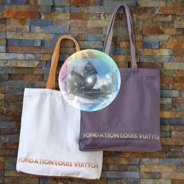 LOUIS VUITTON(ルイヴィトン)のフォンダシオン ルイヴィトン トートバッグ ポケット付 白 ルイヴィトン美術館 レディースのバッグ(トートバッグ)の商品写真