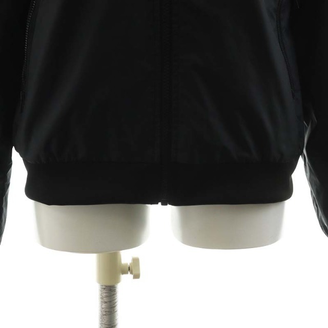 NIKE(ナイキ)のナイキ フルジップパーカー ウィンドランナー ジャケット ロゴ S 黒 白 レディースのトップス(パーカー)の商品写真