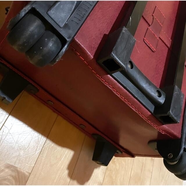 牛革スーツケース 2輪 キャリー レッド 赤 レディースのバッグ(スーツケース/キャリーバッグ)の商品写真