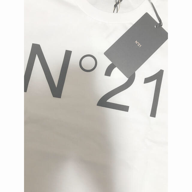 新品】N°21 ヌメロヴェントゥーノ ロゴTシャツ 14Y csm.fi.cr