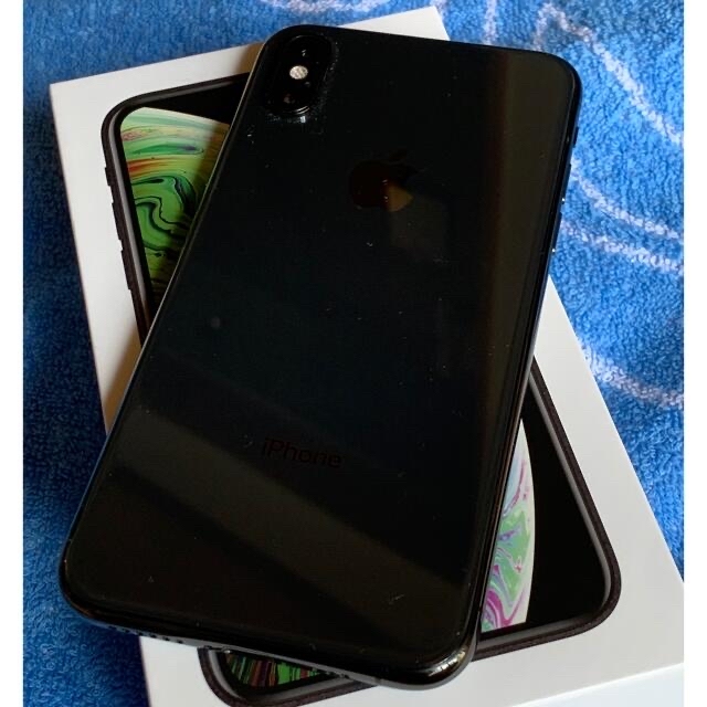 iPhone(アイフォーン)のiPhoneXS 64GB simフリー　純正バッテリー交換済 スマホ/家電/カメラのスマートフォン/携帯電話(スマートフォン本体)の商品写真