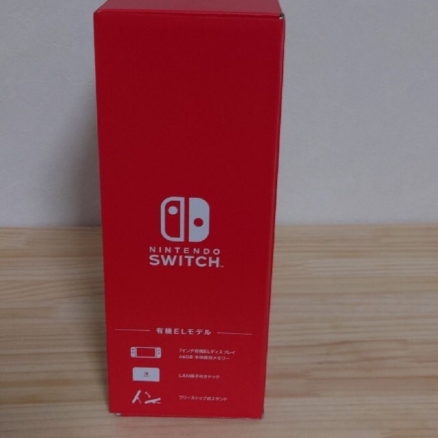 Nintendo Switch(ニンテンドースイッチ)の【新品未開封】Nintendo Switch 有機ELモデル ホワイト エンタメ/ホビーのゲームソフト/ゲーム機本体(家庭用ゲーム機本体)の商品写真