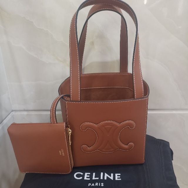 人気の贈り物が大集合 celine キューブバッグ トリオンフ ポーチ付