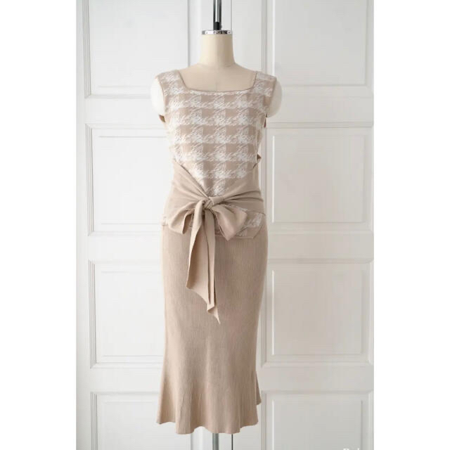 Her lip to Houndstooth Belted Knit Dress