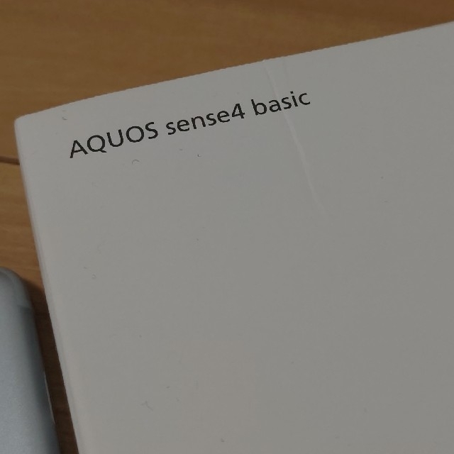 AQUOS(アクオス)のAQUOS sense4 basic シルバー Ymobile版SIMフリー A スマホ/家電/カメラのスマートフォン/携帯電話(スマートフォン本体)の商品写真