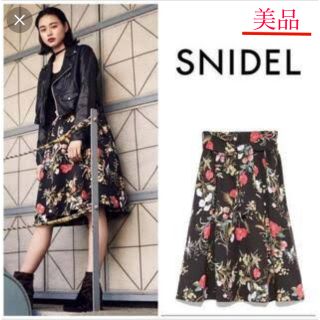 スナイデル(SNIDEL)の【美品】snidel 花柄スカート(ひざ丈スカート)