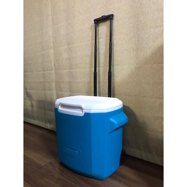 Coleman(コールマン)のColeman クーラーボックス 28QT キャスター付き　中古品 スポーツ/アウトドアのアウトドア(その他)の商品写真